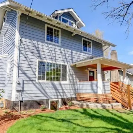 Historic Remodeled Home In Laurelhurst Portland